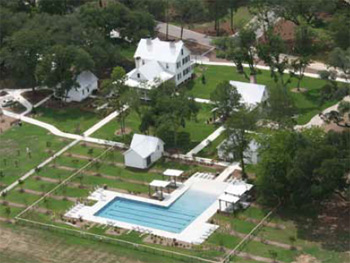 The Ponds amenities: 25-meter saltwater pool